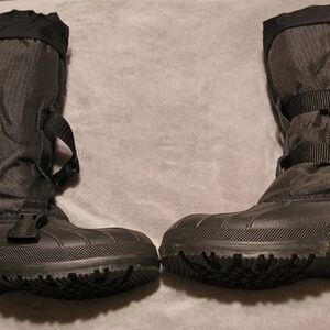 Baffin Womens Insulated Gray and Black Snow Boots Sz 8W